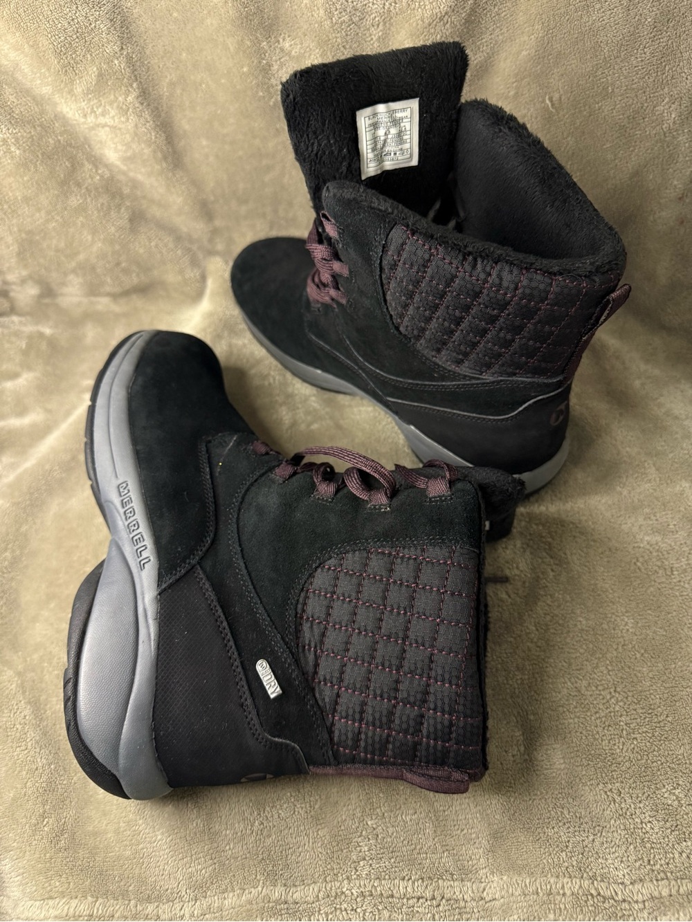 Merrell Women's Black Winter Boots with Burgundy Stitching size 11